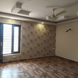 Room in 3 BHK Builder Floor at Puri Kohinoor Emporium, Sector 89 – for Sale