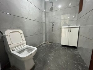 Bathroom in 3 BHK Apartment at Palm Residency Chhatarpur, Chattarpur – for Rent