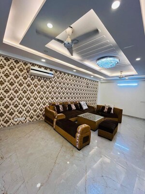 Team Area in 3 BHK Builder Floor at Paryavaran Complex – for Rent