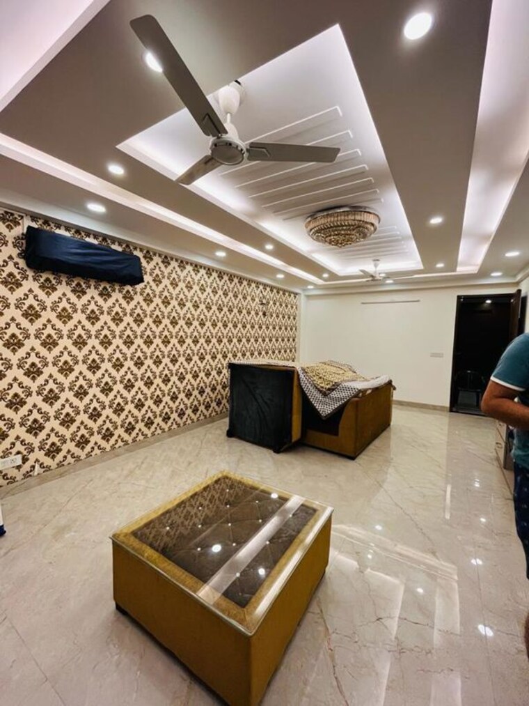 Team Area, paryavaran complex 3 Bedroom 1800 Sq.Ft. Builder Floor In Paryavaran Complex Delhi 10391968