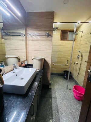 Team Area in 3 BHK Builder Floor at Paryavaran Complex – for Rent