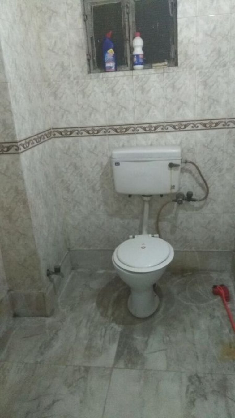 Bathroom, new friends colony 2 Bedroom 500 Sq.Yd. Builder Floor In New Friends Colony Delhi 10391991