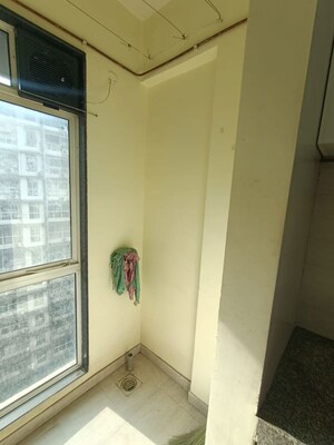 Room in 2 BHK Apartment at Godrej Central, Chembur – for Rent
