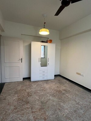 Room in 3 BHK Apartment at Hiranandani Avalon, Powai – for Rent