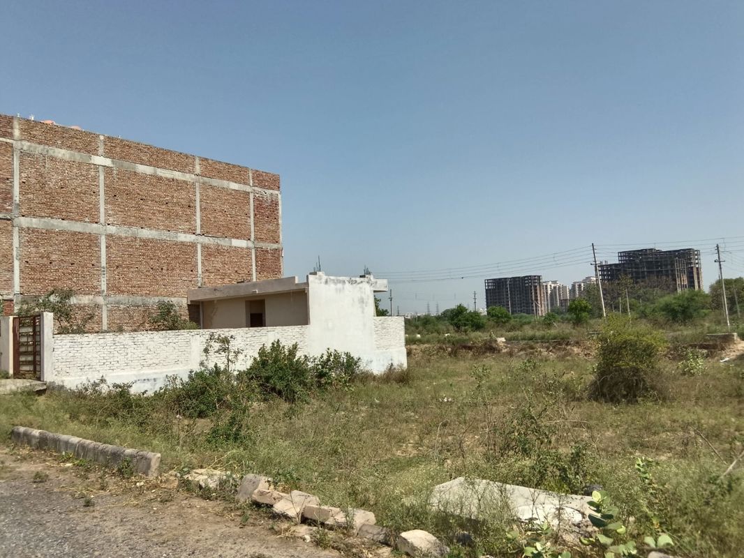 Plot For Sale in Sector 84