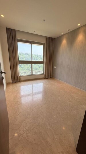 Room in 2 BHK Apartment at Castle Rock, Powai – for Rent