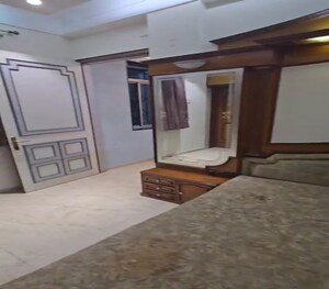 Bedroom in 2 BHK Apartment at Dadar East – for Rent