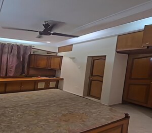 Bedroom in 2 BHK Apartment at Dadar East – for Rent