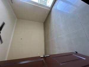 Furnished Amenities in 3 BHK Apartment at Paramount Floraville, Sector 137 – for Rent