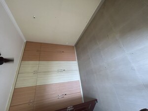 Room in 3 BHK Apartment at Paramount Floraville, Sector 137 – for Rent