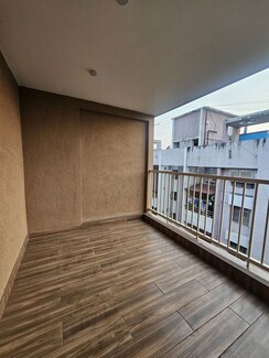 2 BHK Apartment For Rent in Paras Vista