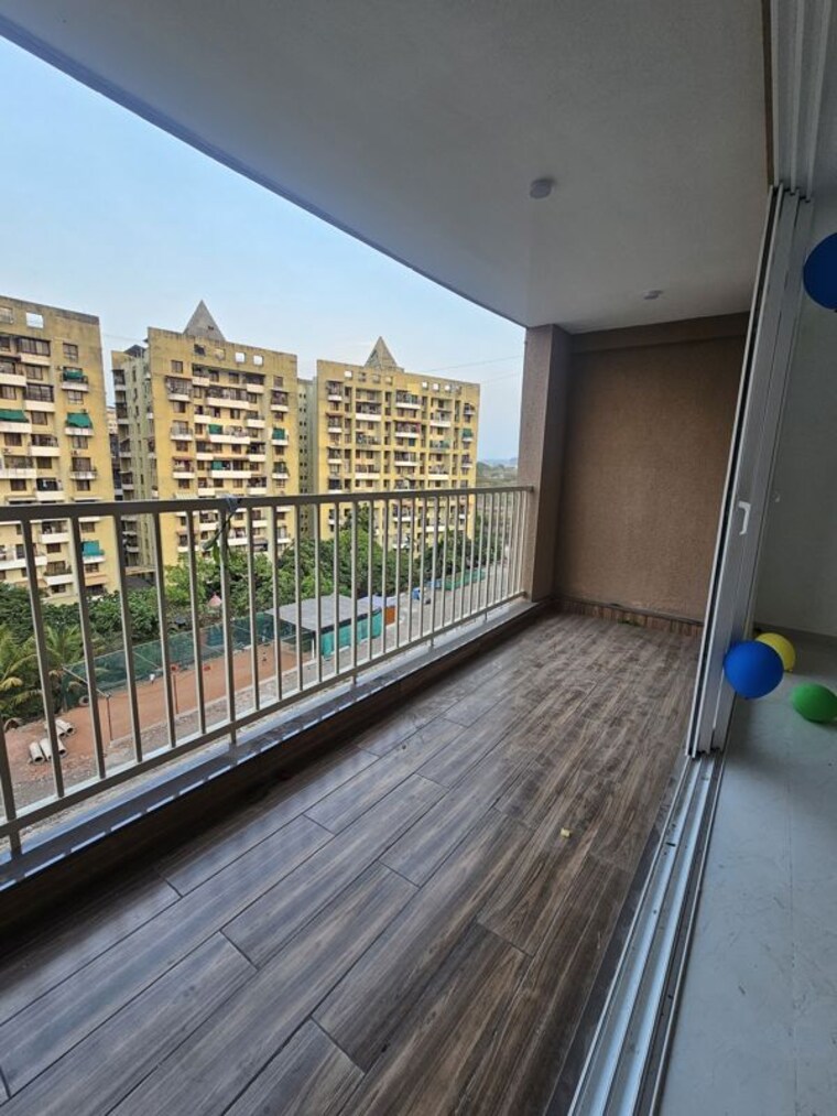 Balcony, paras-vista 2 Bedroom 900 Sq.Ft. Apartment In Wakad Pune 10392149