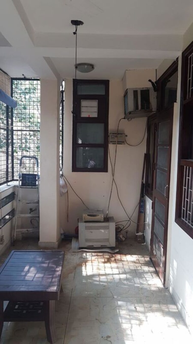 Balcony, kalkaji 3 Bedroom 200 Sq.Yd. Builder Floor In Kalkaji Delhi 10392157