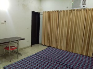 Bedroom in 3 BHK Builder Floor at Sector 43 – for Rent