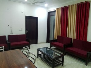Living Room in 3 BHK Builder Floor at Sector 43 – for Rent