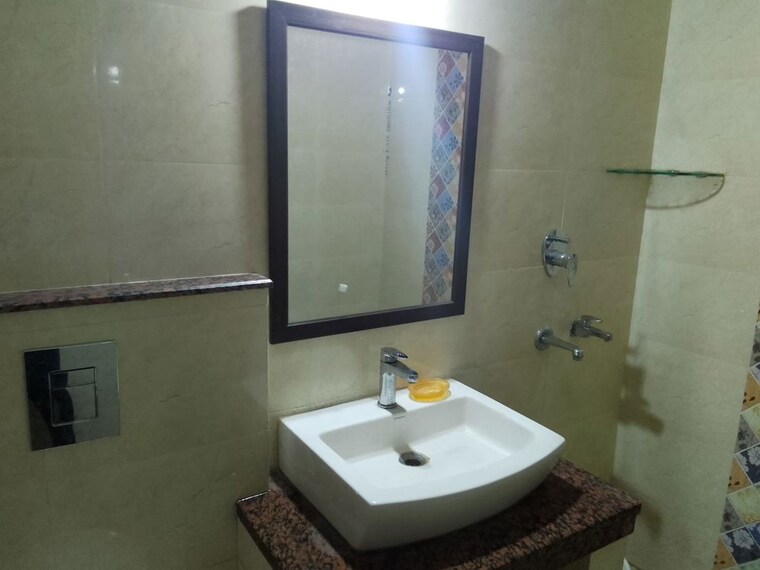 Bathroom, sector 43 3 Bedroom 215 Sq.Yd. Builder Floor In Sector 43 Gurgaon 10392167