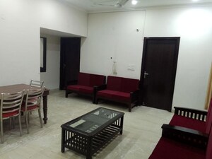 Living Room in 3 BHK Builder Floor at Sector 43 – for Rent