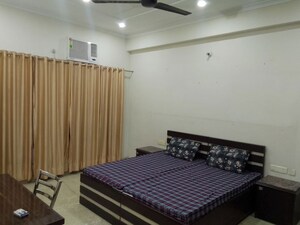 Bedroom in 3 BHK Builder Floor at Sector 43 – for Rent