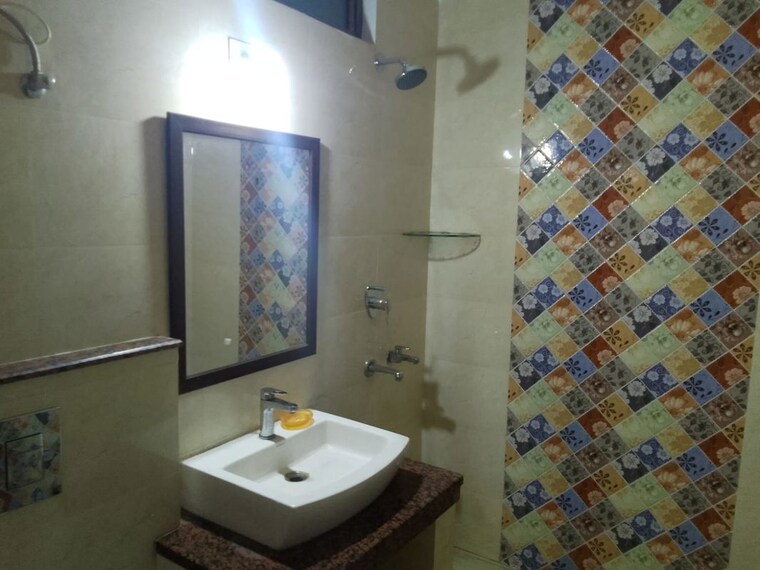 Bathroom, sector 43 3 Bedroom 215 Sq.Yd. Builder Floor In Sector 43 Gurgaon 10392167