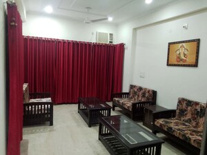 Living Room in 3 BHK Builder Floor at Sector 43 – for Rent