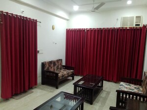 Living Room in 3 BHK Builder Floor at Sector 43 – for Rent