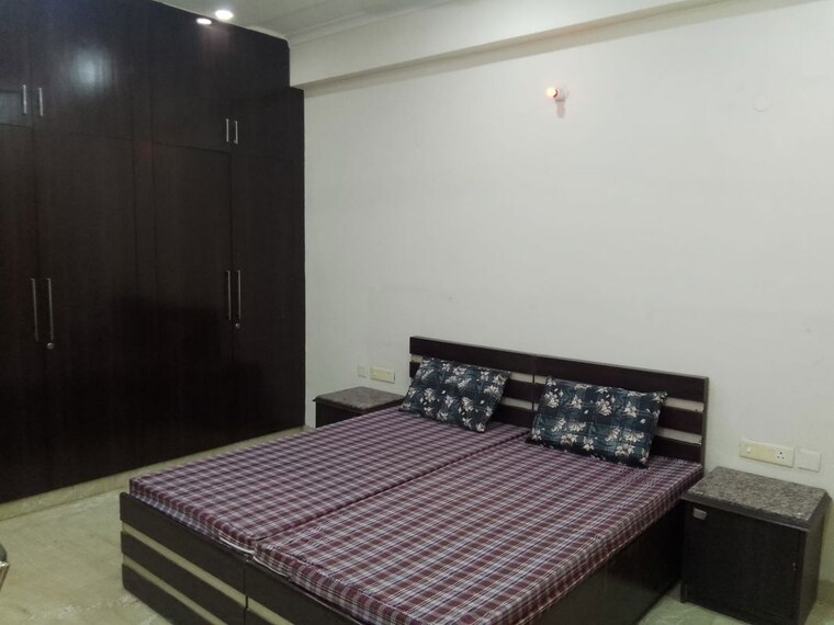 Bedroom, sector 43 3 Bedroom 215 Sq.Yd. Builder Floor In Sector 43 Gurgaon 10392167