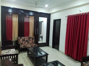 Living Room in 3 BHK Builder Floor at Sector 43 – for Rent