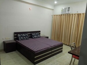 Bedroom in 3 BHK Builder Floor at Sector 43 – for Rent
