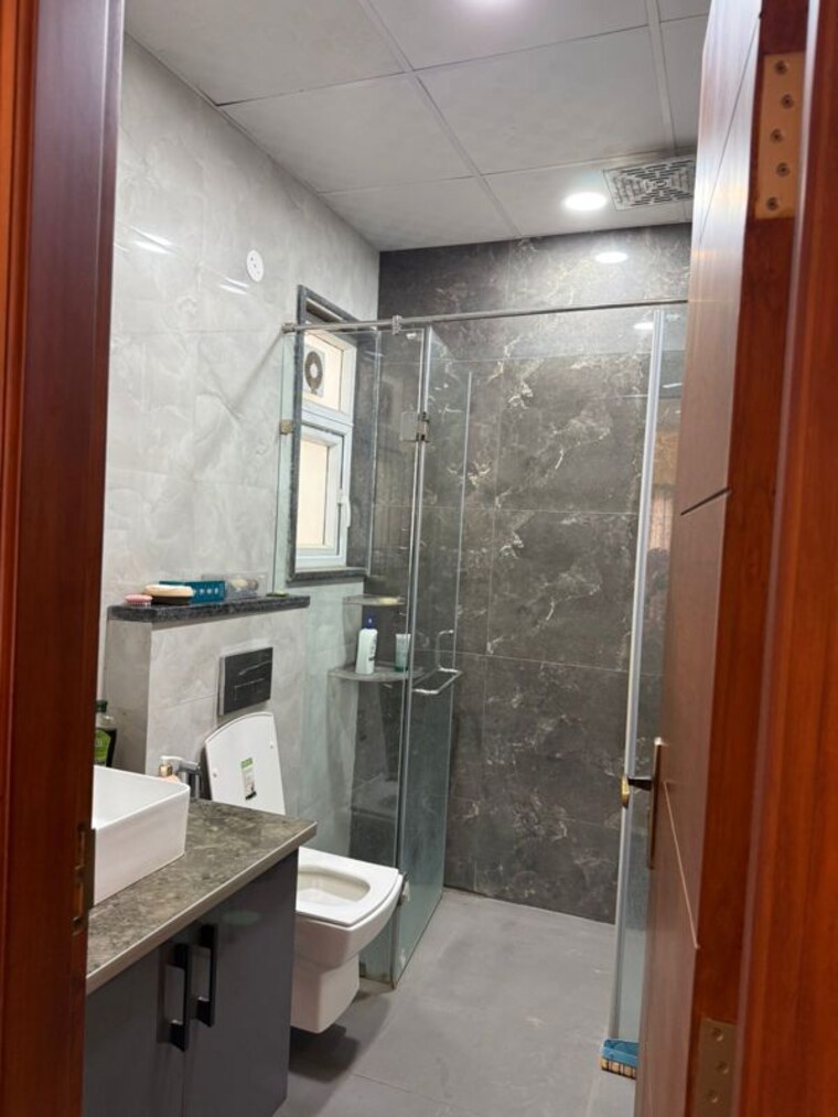 Bathroom, sector 52 4 Bedroom 2700 Sq.Ft. Builder Floor In Sector 52 Gurgaon 10392190