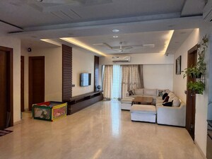 Living Room in 4 BHK Builder Floor at Sector 52 – for Rent