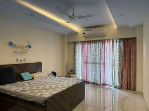Bedroom in 4 BHK Builder Floor at Sector 52 – for Rent