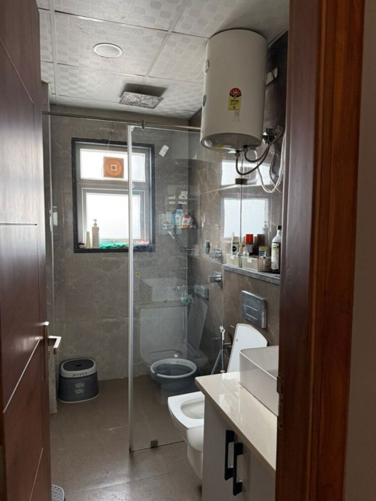 Bathroom, sector 52 4 Bedroom 2700 Sq.Ft. Builder Floor In Sector 52 Gurgaon 10392190