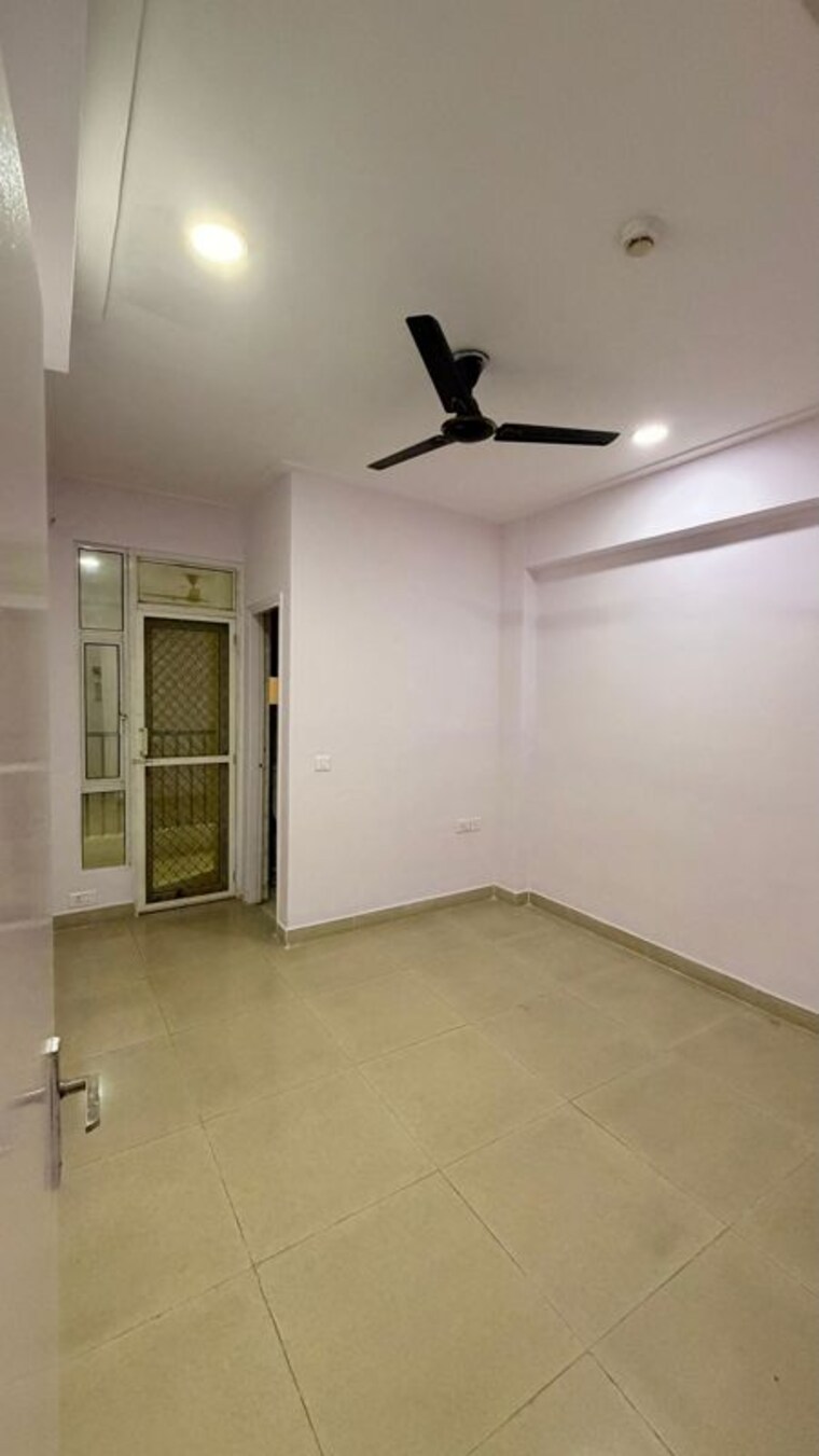 Room, gaur-city-2-12th-avenue 3 Bedroom 1320 Sq.Ft. Apartment In Sector 16c Greater Noida Greater Noida 10390711