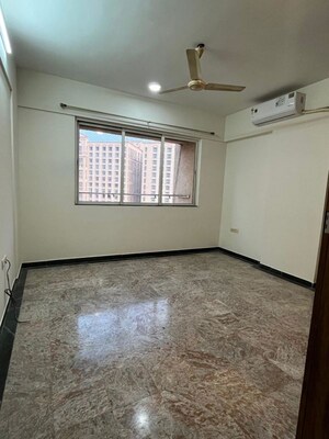 Room in 3 BHK Apartment at Hiranandani Avalon, Powai – for Rent
