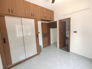 Room in 2 BHK Apartment at VS Lake Dew, Haralur Road – for Rent