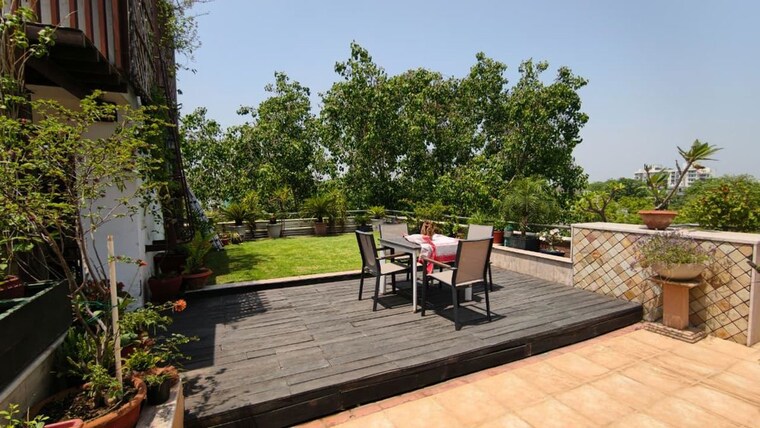 Terrace, sarvodaya enclave 4 Bedroom 3500 Sq.Ft. Builder Floor In Sarvodaya Enclave Delhi 10392236