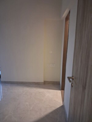 Room in 2 BHK Apartment at Vile Parle West – for Rent
