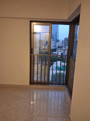Room in 2 BHK Apartment at Vile Parle West – for Rent