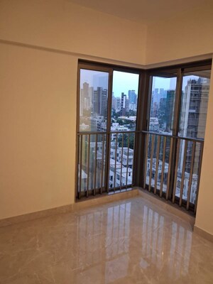 Room in 2 BHK Apartment at Vile Parle West – for Rent