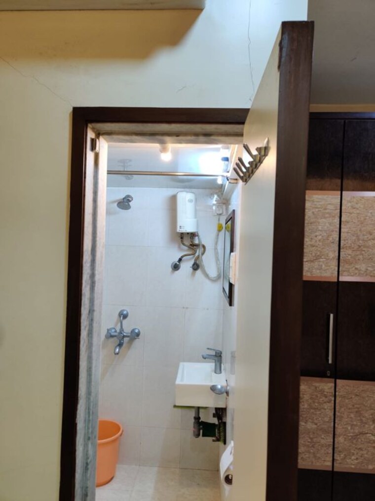 Bathroom, vile parle west 2 Bedroom 850 Sq.Ft. Apartment In Vile Parle West Mumbai 10392241