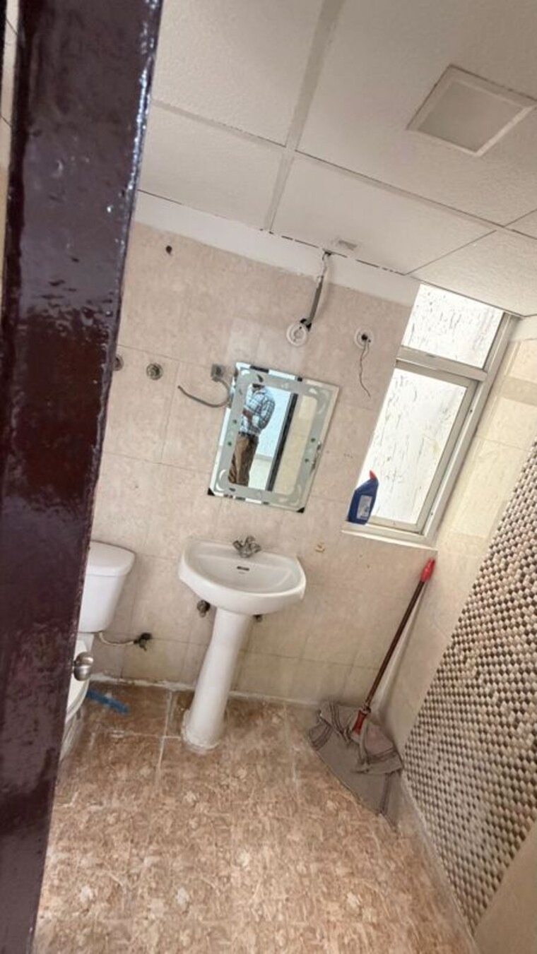 Bathroom, gaur-city-2-11th-avenue 2 Bedroom 1010 Sq.Ft. Apartment In Sector 16c Greater Noida Greater Noida 10392245