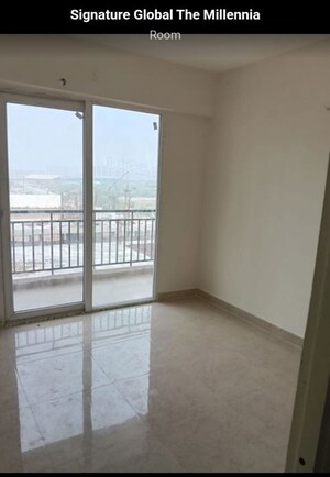 Room in 3 BHK Apartment at Conscient Heritage Max, Sector 102 – for Sale