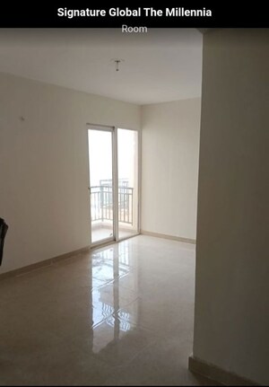 Room in 3 BHK Apartment at Conscient Heritage Max, Sector 102 – for Sale
