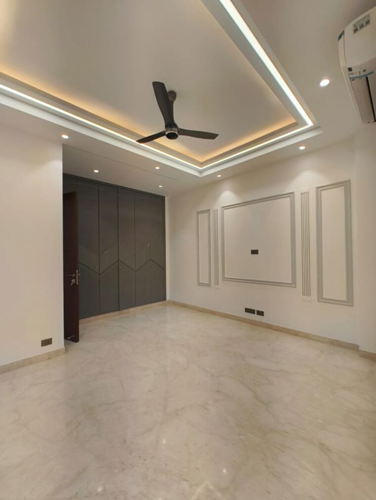 Room, kalkaji 3 Bedroom 200 Sq.Yd. Builder Floor In Kalkaji Delhi 10392249