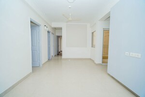 Room in 2.5 BHK Apartment at JM Florance, Tech Zone 4 Greater Noida – for Sale