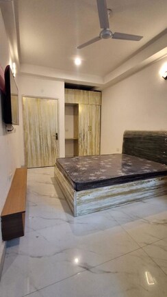 1 RkBuilder Floor For Rent in Sushant Lok I