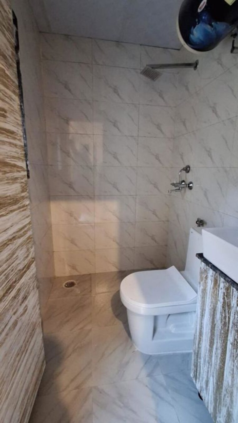 Bathroom, sushant lok i 1 RK 126 Sq.Yd. Builder Floor In Sushant Lok I Gurgaon 10392261