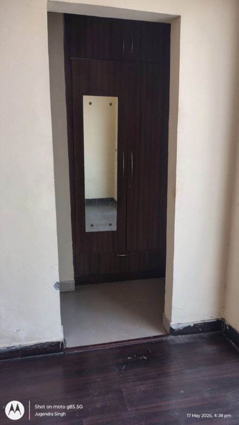 Room, aims-golf-city 2 Bedroom 950 Sq.Ft. Apartment In Sector 75 Noida 9927277