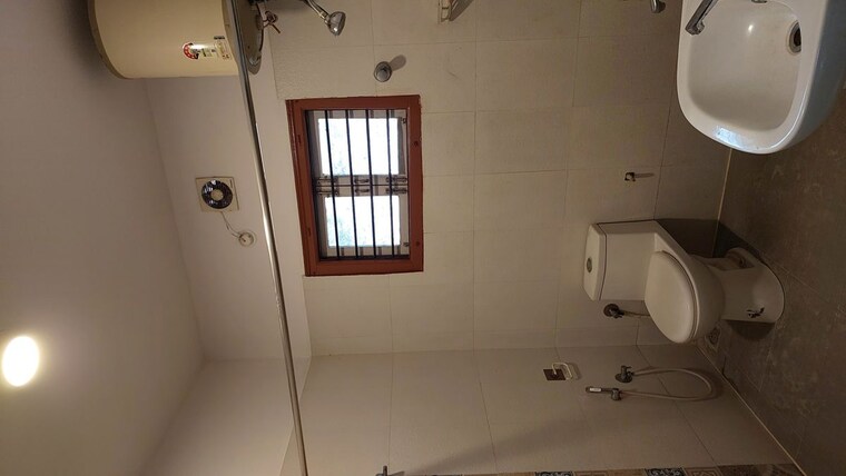 Bathroom, hsr layout 3 Bedroom 1900 Sq.Ft. Independent House In Hsr Layout Bangalore 10392317