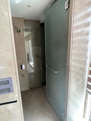 Furnished Amenities in 5 BHK Apartment at Bayview Terraces, Prabhadevi – for Rent